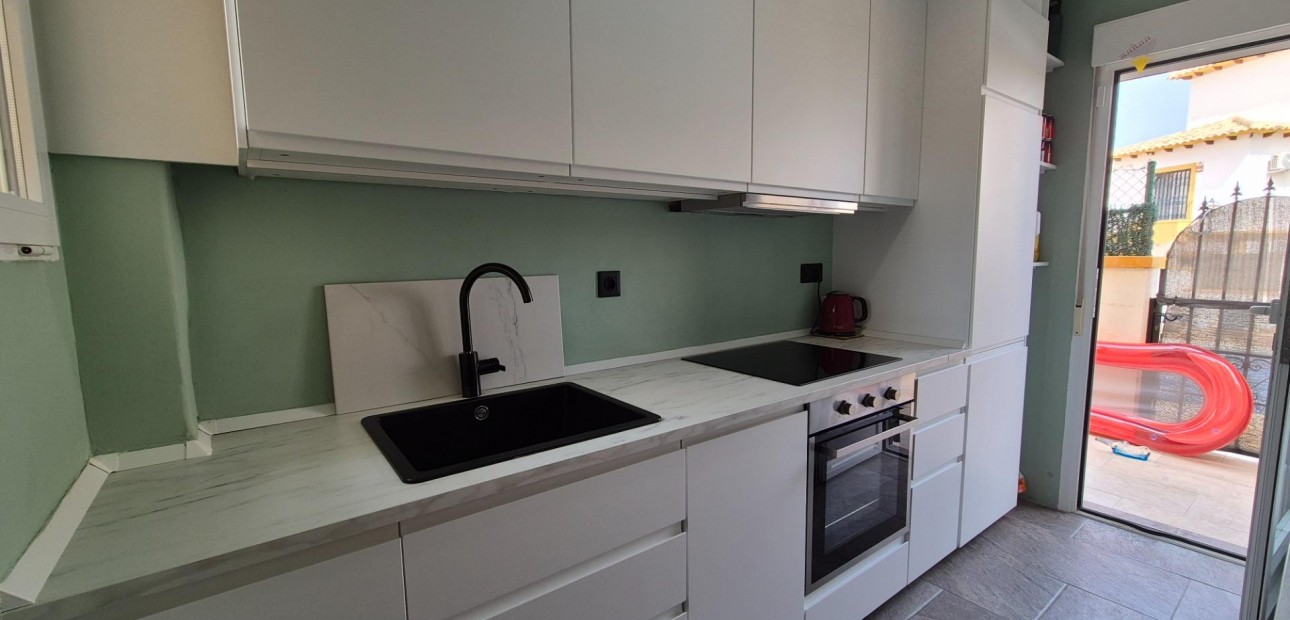 Herverkoop - Villa -
Orihuela Costa - Lomas de Cabo Roig-Los Dolses