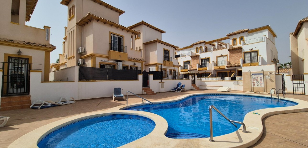 Herverkoop - Villa -
Orihuela Costa - Lomas de Cabo Roig-Los Dolses