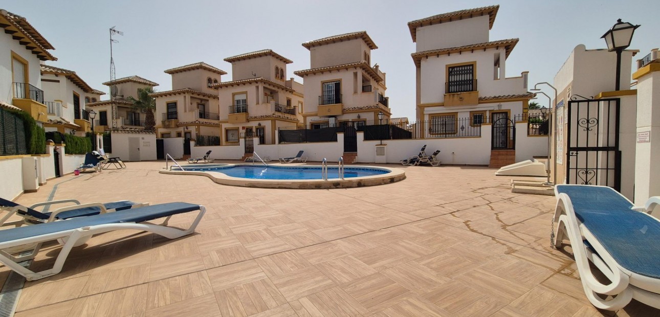 Herverkoop - Villa -
Orihuela Costa - Lomas de Cabo Roig-Los Dolses