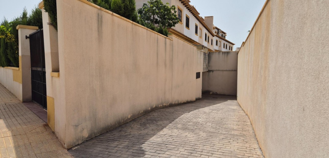 Herverkoop - Villa -
Orihuela Costa - Lomas de Cabo Roig-Los Dolses