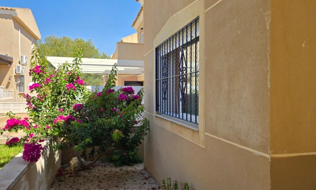 Sale - Villa -
Orihuela Costa - Villamartín-Las Filipinas