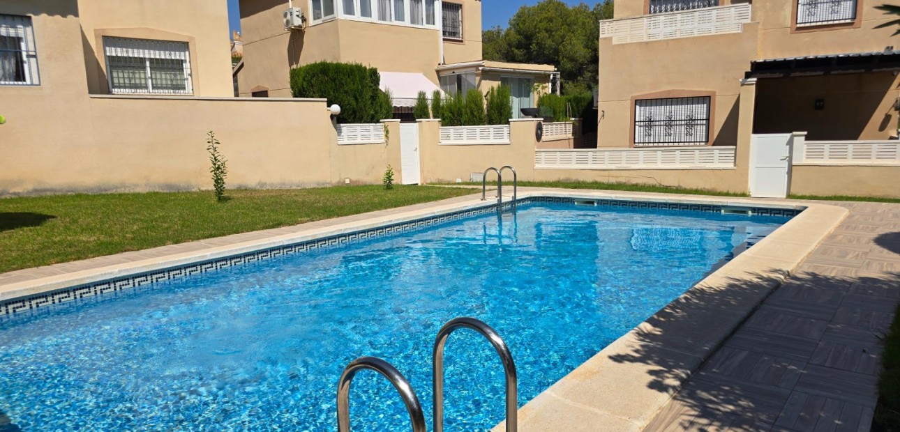Sale - Villa -
Orihuela Costa - Villamartín-Las Filipinas