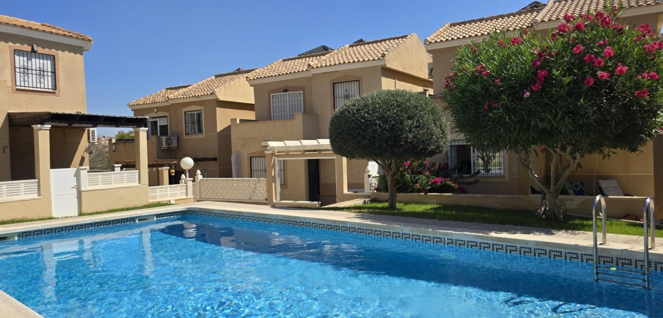 Sale - Villa -
Orihuela Costa - Villamartín-Las Filipinas