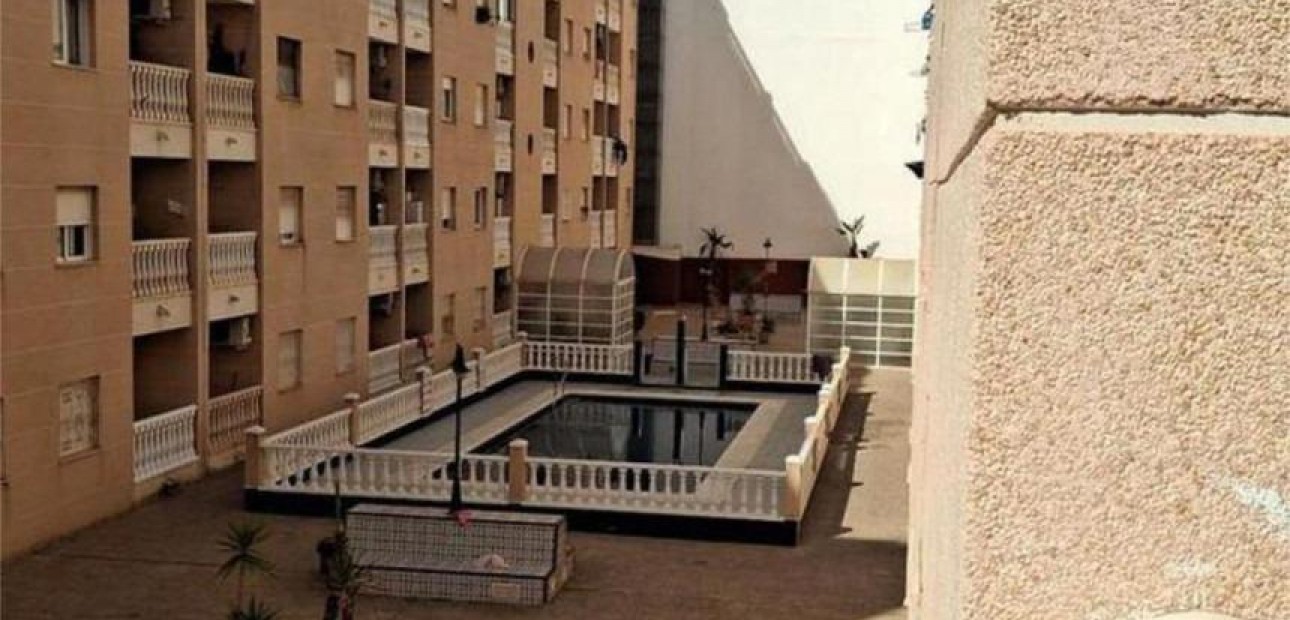 Herverkoop - Appartement / flat -
Torrevieja - Estacion de autobuses