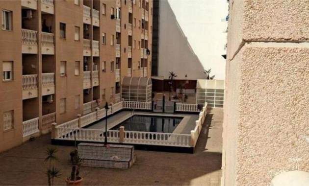 Herverkoop - Appartement / flat -
Torrevieja - Estacion de autobuses