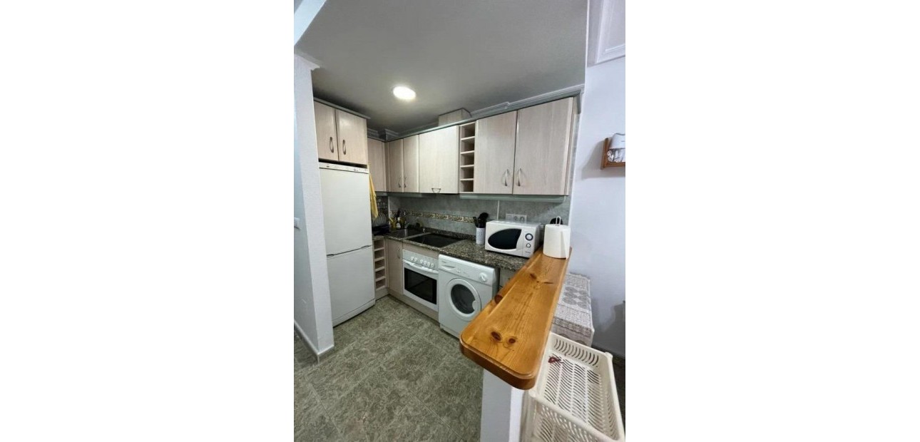 Herverkoop - Appartement / flat -
Torrevieja - Estacion de autobuses