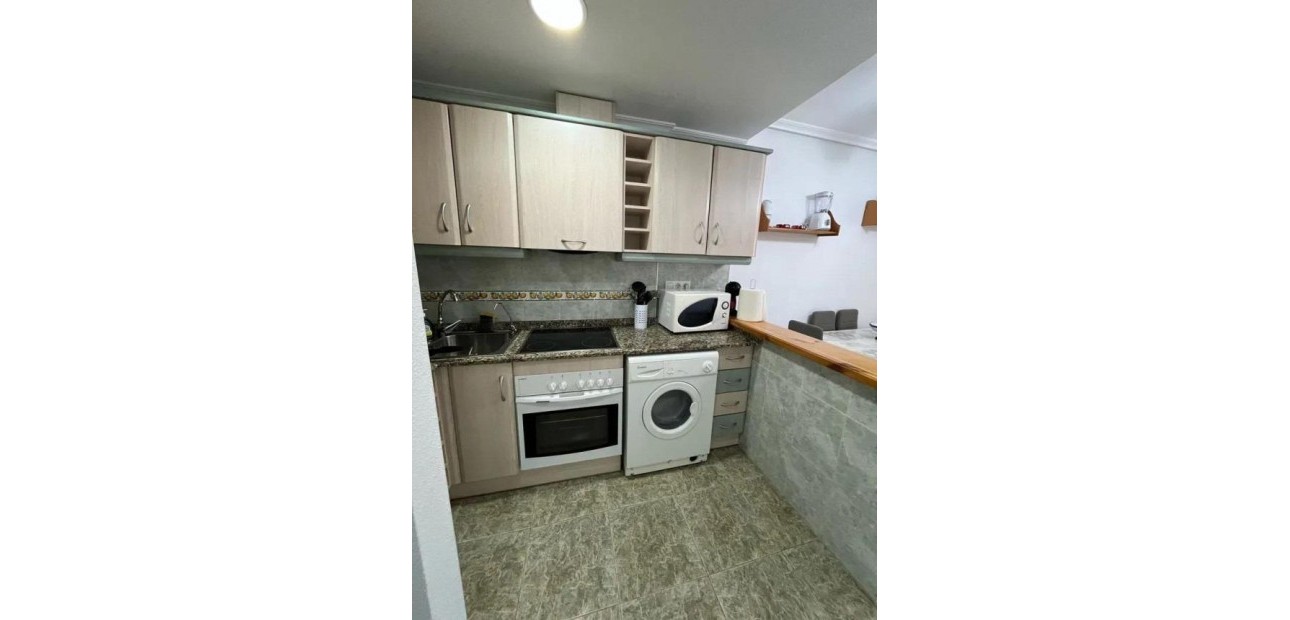 Herverkoop - Appartement / flat -
Torrevieja - Estacion de autobuses