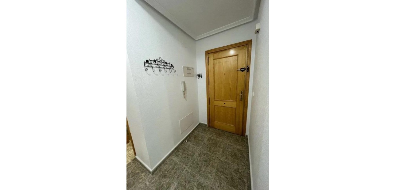 Herverkoop - Appartement / flat -
Torrevieja - Estacion de autobuses