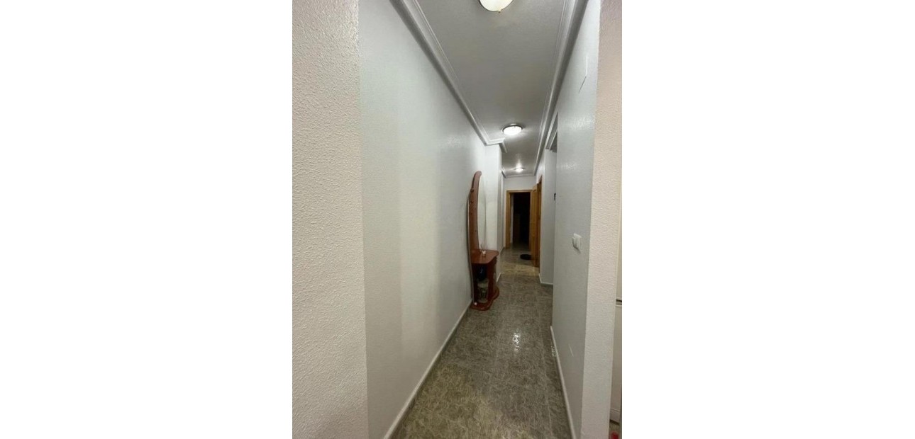 Herverkoop - Appartement / flat -
Torrevieja - Estacion de autobuses