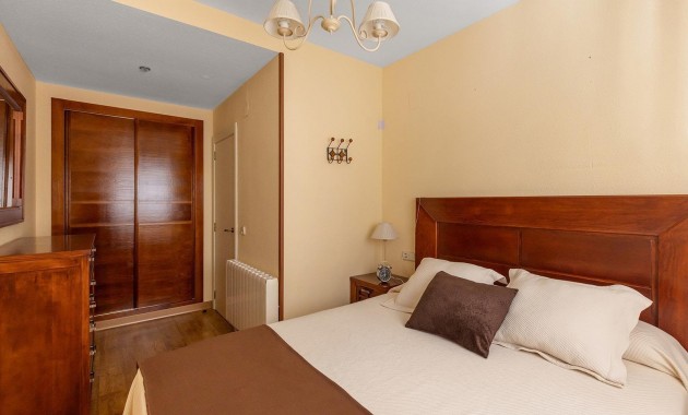 Venta - Apartamento / piso -
Torrevieja - Centro