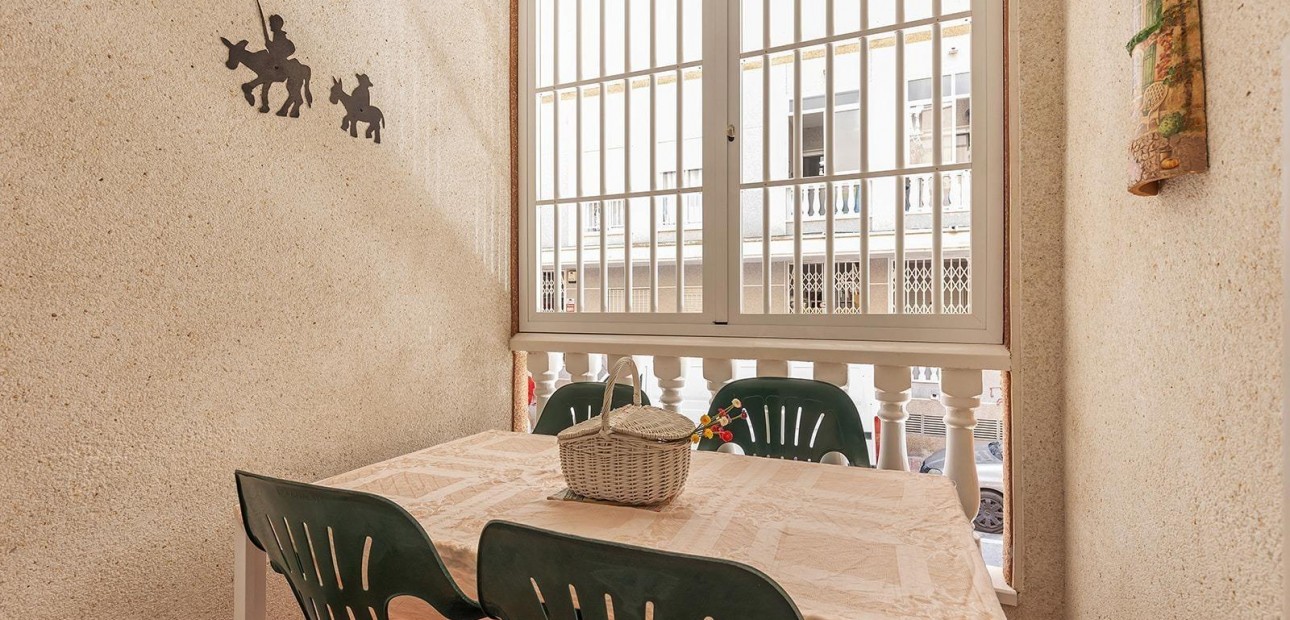 Venta - Apartamento / piso -
Torrevieja - Centro