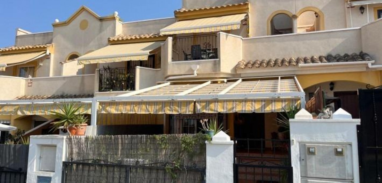 Venta - Terraced house -
Torrevieja - Los Balcones - Los Altos del Edén