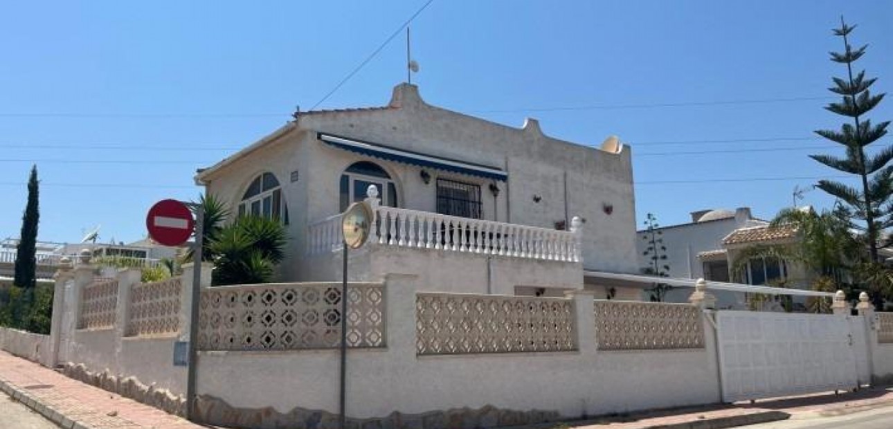 Sale - Villa -
Torrevieja - La Siesta - El Salado - Torreta