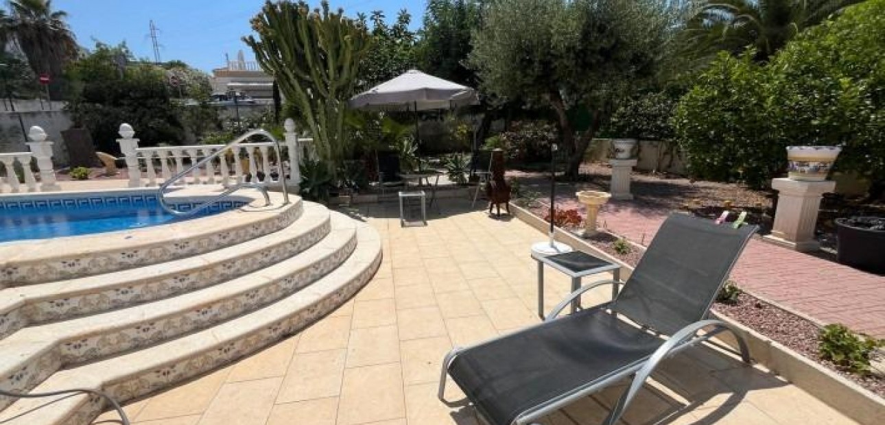 Sale - Villa -
Torrevieja - La Siesta - El Salado - Torreta