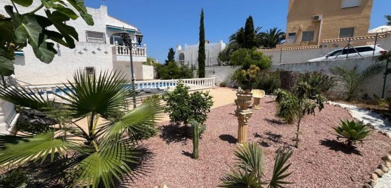 Sale - Villa -
Torrevieja - La Siesta - El Salado - Torreta