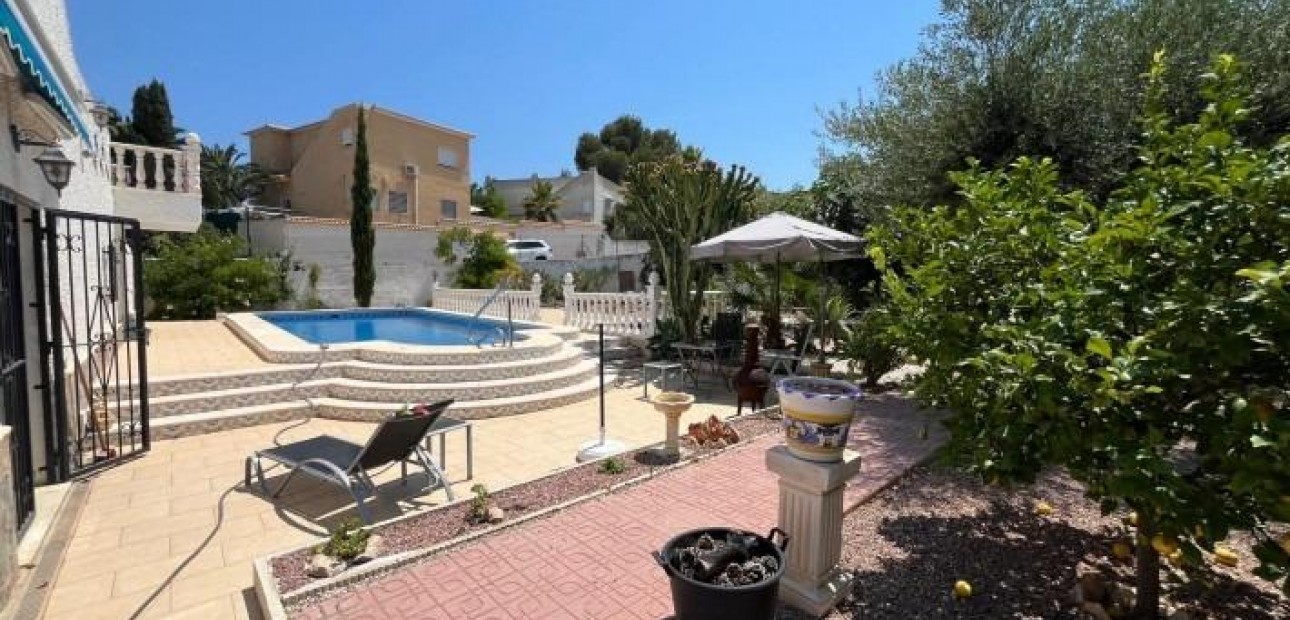 Sale - Villa -
Torrevieja - La Siesta - El Salado - Torreta