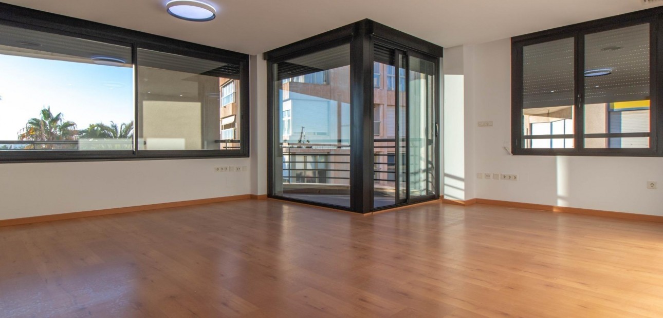 Sale - Apartment / flat -
Torrevieja - Puerto Deportivo