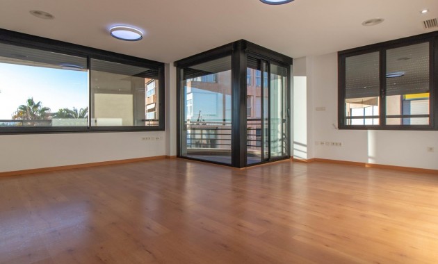 Sale - Apartment / flat -
Torrevieja - Puerto Deportivo