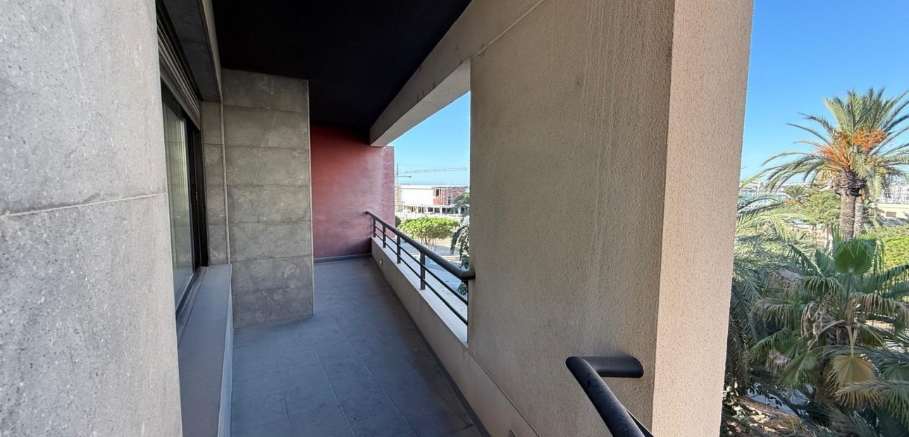 Sale - Apartment / flat -
Torrevieja - Puerto Deportivo
