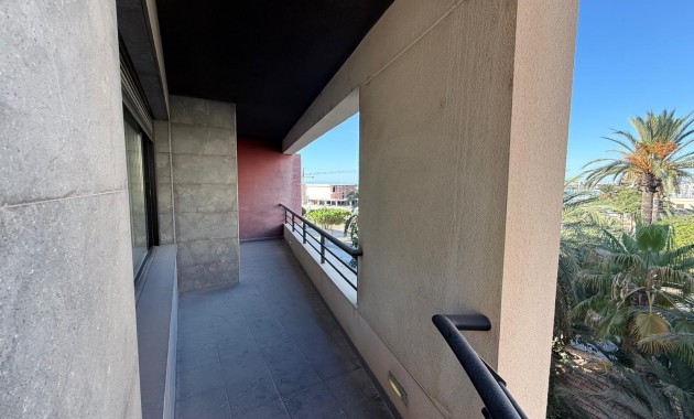 Sale - Apartment / flat -
Torrevieja - Puerto Deportivo