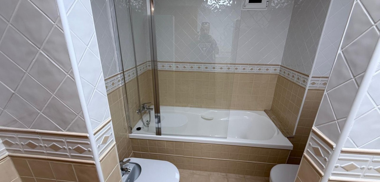 Sale - Apartment / flat -
Torrevieja - Puerto Deportivo