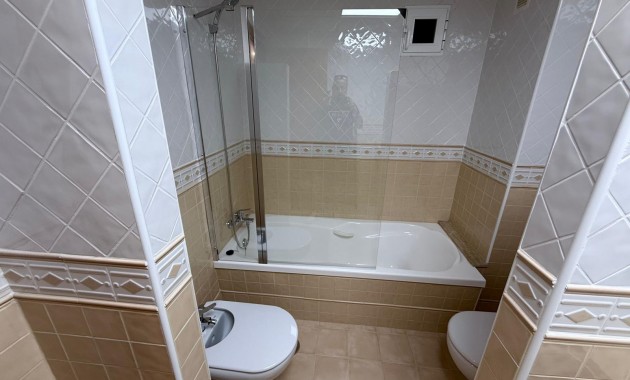 Sale - Apartment / flat -
Torrevieja - Puerto Deportivo