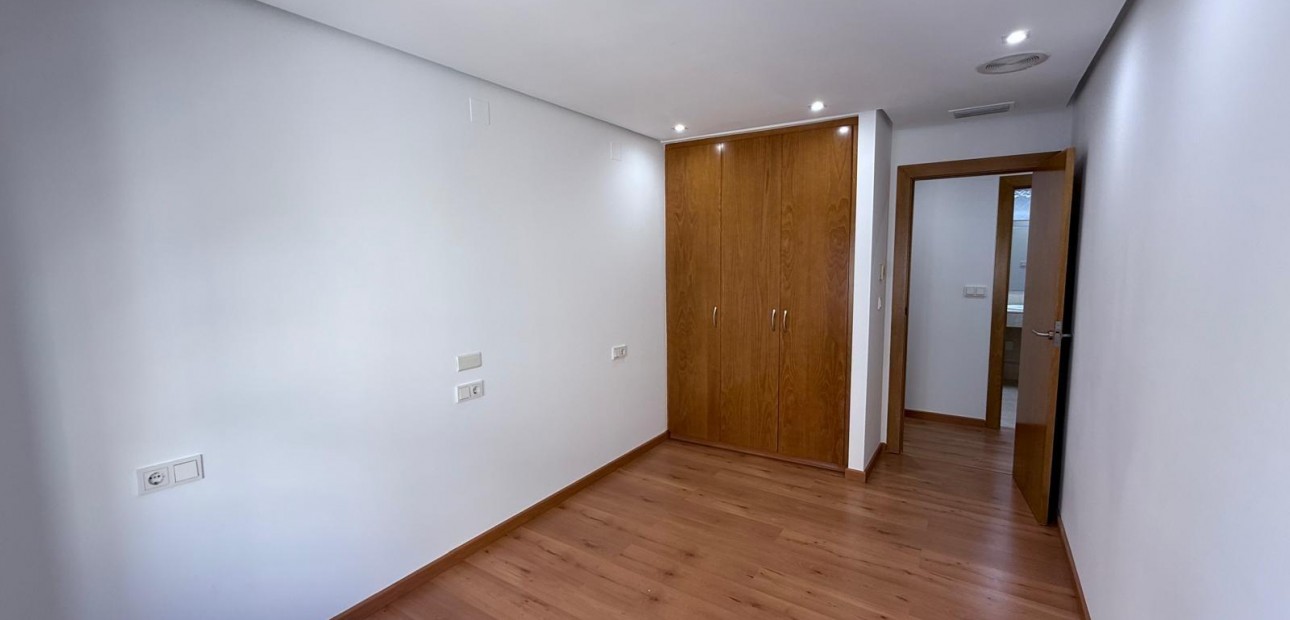 Sale - Apartment / flat -
Torrevieja - Puerto Deportivo