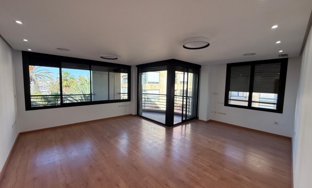 Sale - Apartment / flat -
Torrevieja - Puerto Deportivo