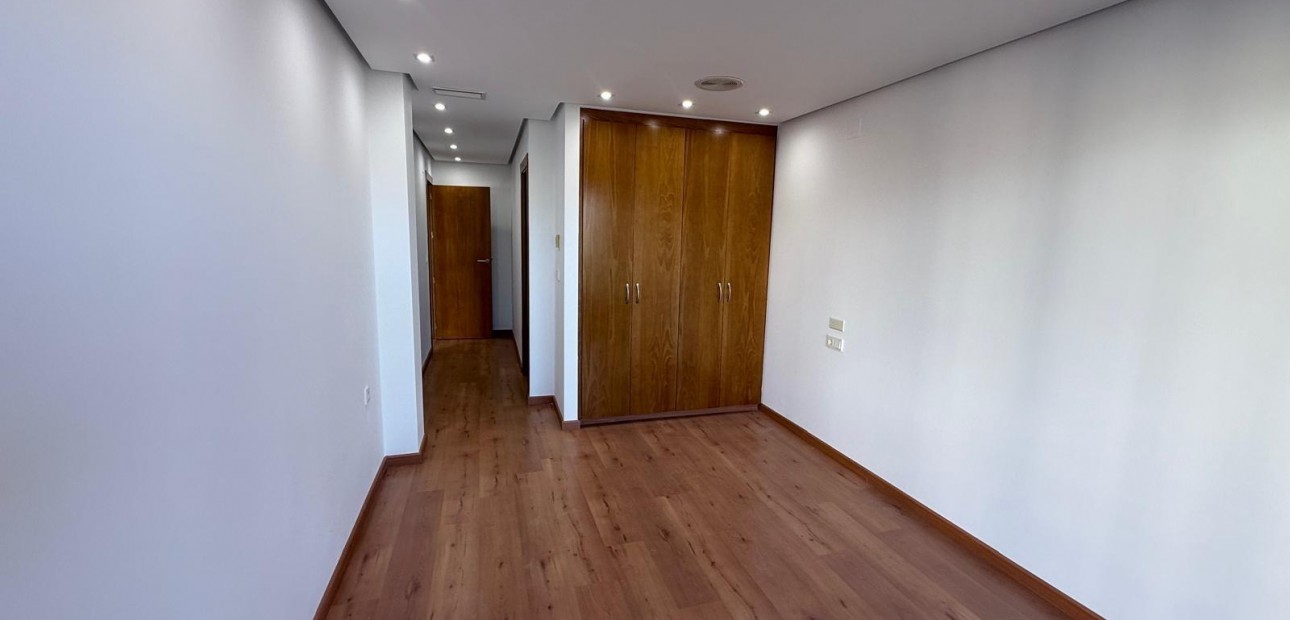 Sale - Apartment / flat -
Torrevieja - Puerto Deportivo