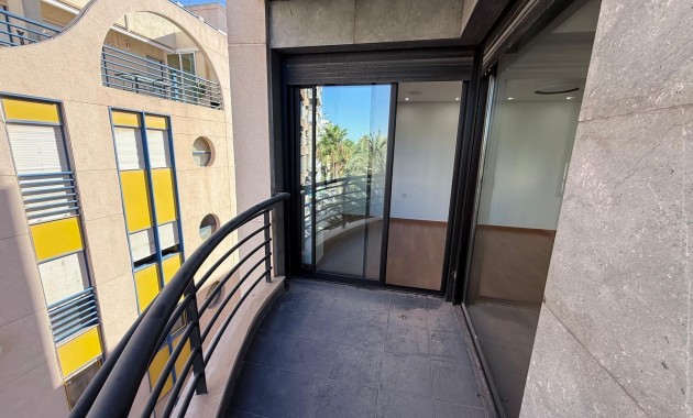 Sale - Apartment / flat -
Torrevieja - Puerto Deportivo