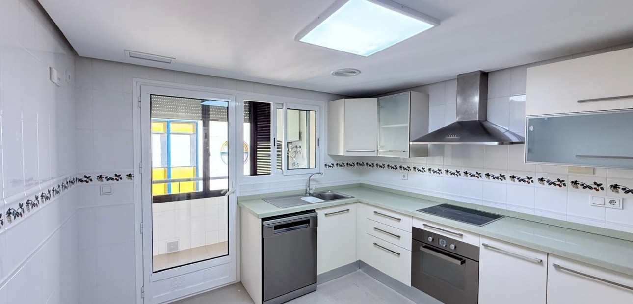 Sale - Apartment / flat -
Torrevieja - Puerto Deportivo