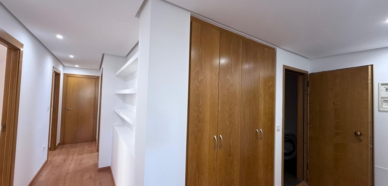 Sale - Apartment / flat -
Torrevieja - Puerto Deportivo