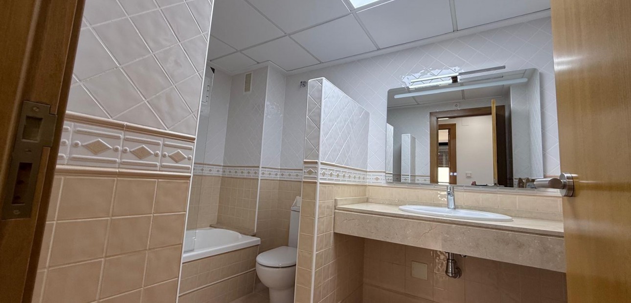 Sale - Apartment / flat -
Torrevieja - Puerto Deportivo