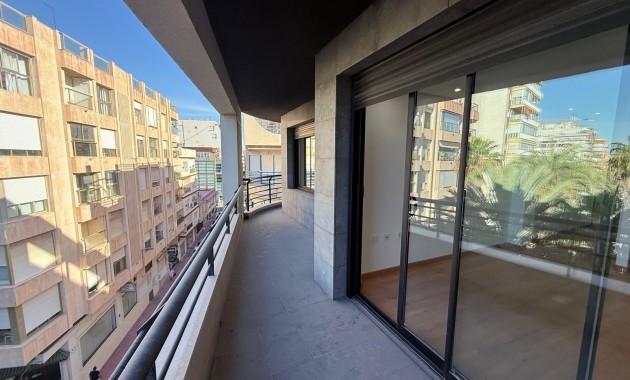 Sale - Apartment / flat -
Torrevieja - Puerto Deportivo