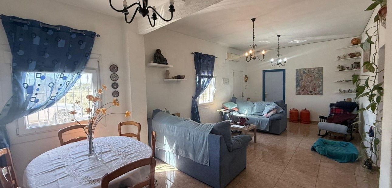 Herverkoop - Terraced house -
Almoradi - El saladar