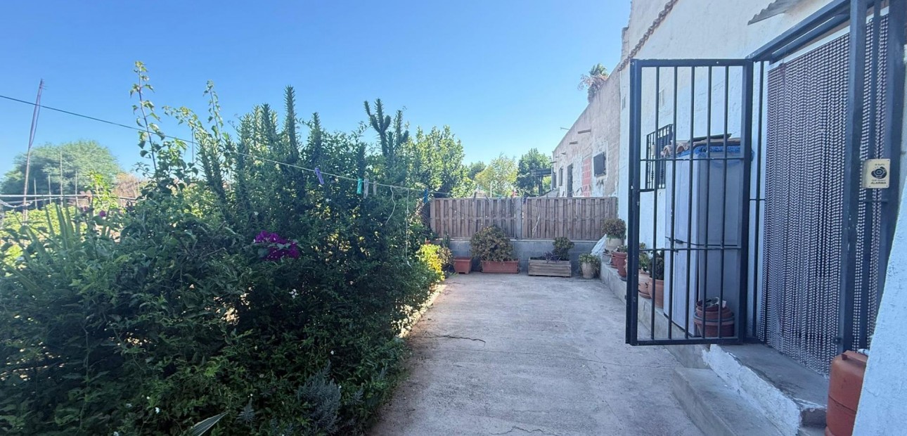 Herverkoop - Terraced house -
Almoradi - El saladar