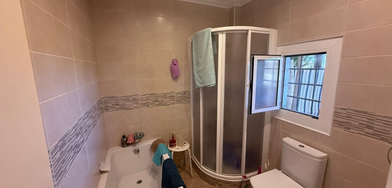 Herverkoop - Terraced house -
Almoradi - El saladar