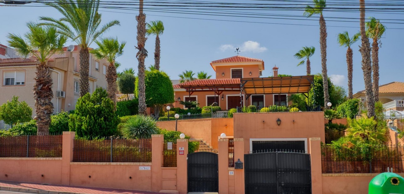 Sale - Villa -
Torrevieja - Los Balcones - Los Altos del Edén