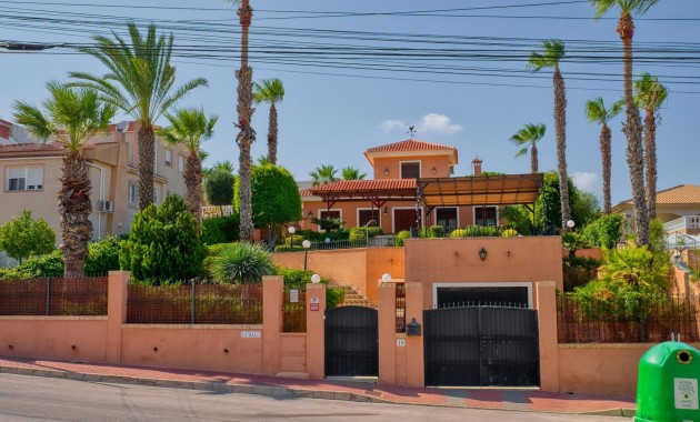 Sale - Villa -
Torrevieja - Los Balcones - Los Altos del Edén