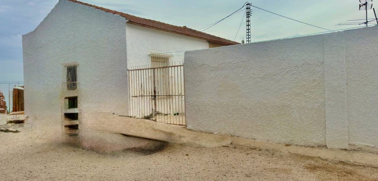 Herverkoop - Finca / Country Property -
Rojales - Cuidad Quesada