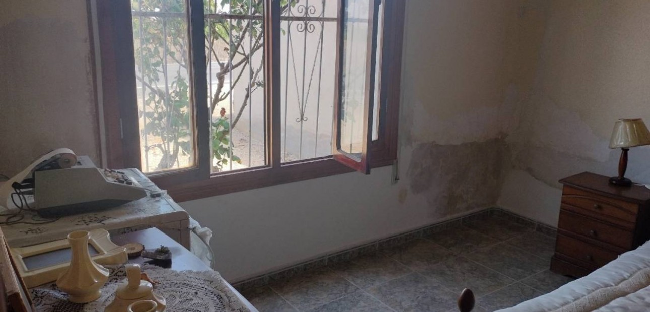 Herverkoop - Finca / Country Property -
Rojales - Cuidad Quesada