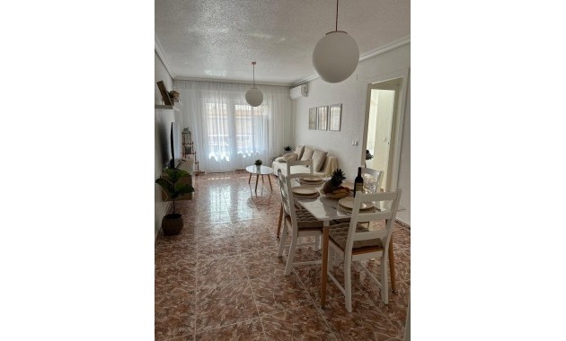 Herverkoop - Appartement / flat -
Torrevieja - Playa del cura