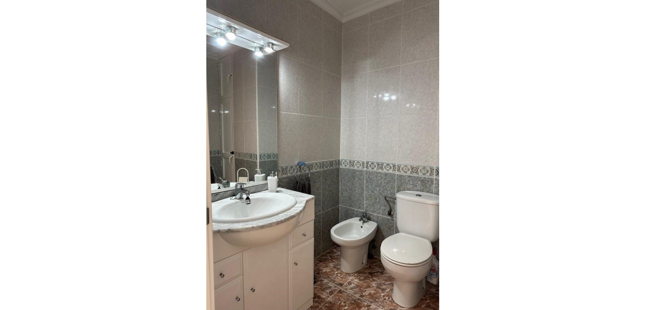 Herverkoop - Appartement / flat -
Torrevieja - Playa del cura