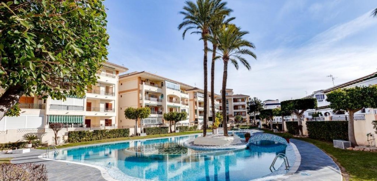Herverkoop - duplex -
Torrevieja - Torre la mata