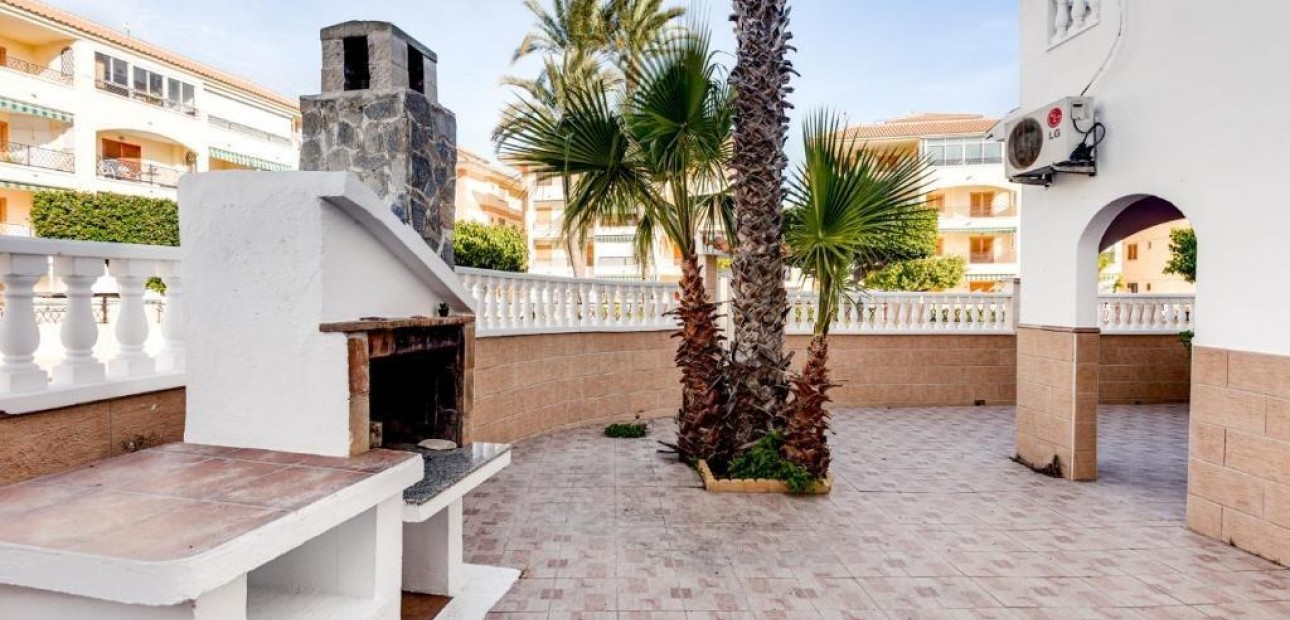 Herverkoop - duplex -
Torrevieja - Torre la mata