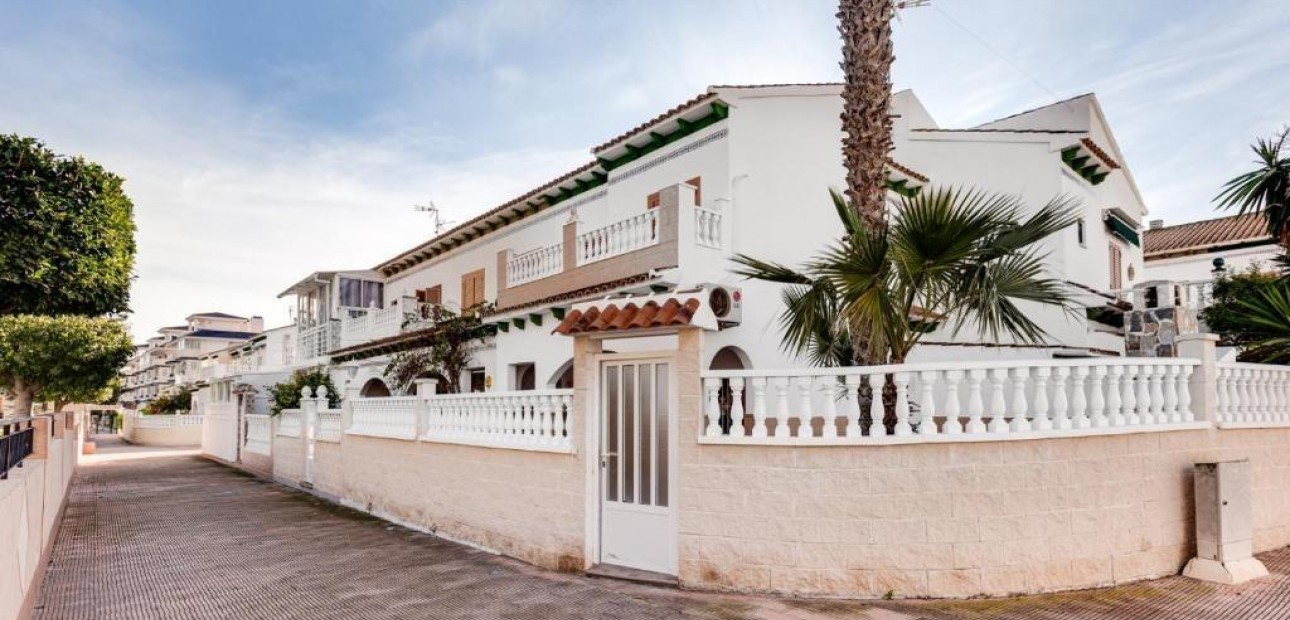 Herverkoop - duplex -
Torrevieja - Torre la mata