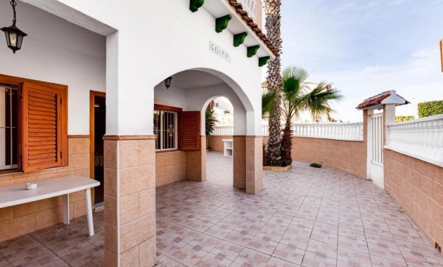 Herverkoop - duplex -
Torrevieja - Torre la mata