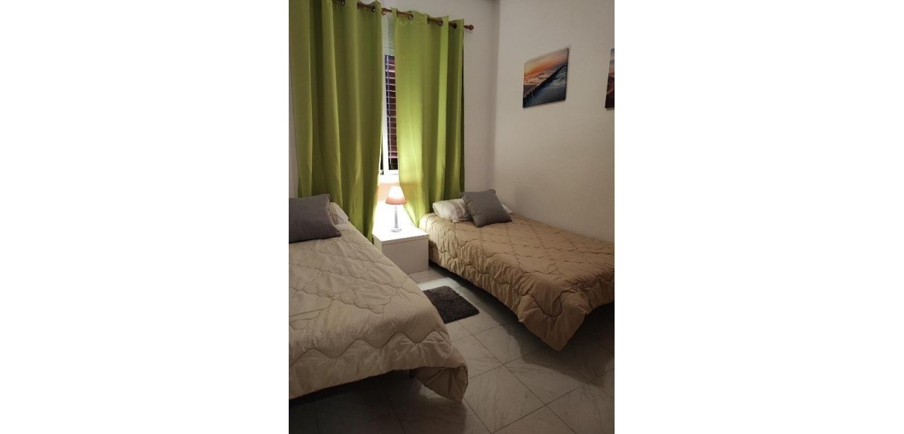 Herverkoop - duplex -
Torrevieja - Torre la mata