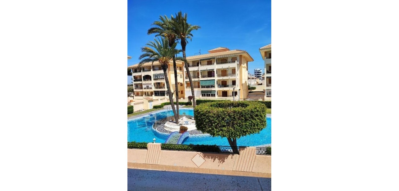 Herverkoop - duplex -
Torrevieja - Torre la mata