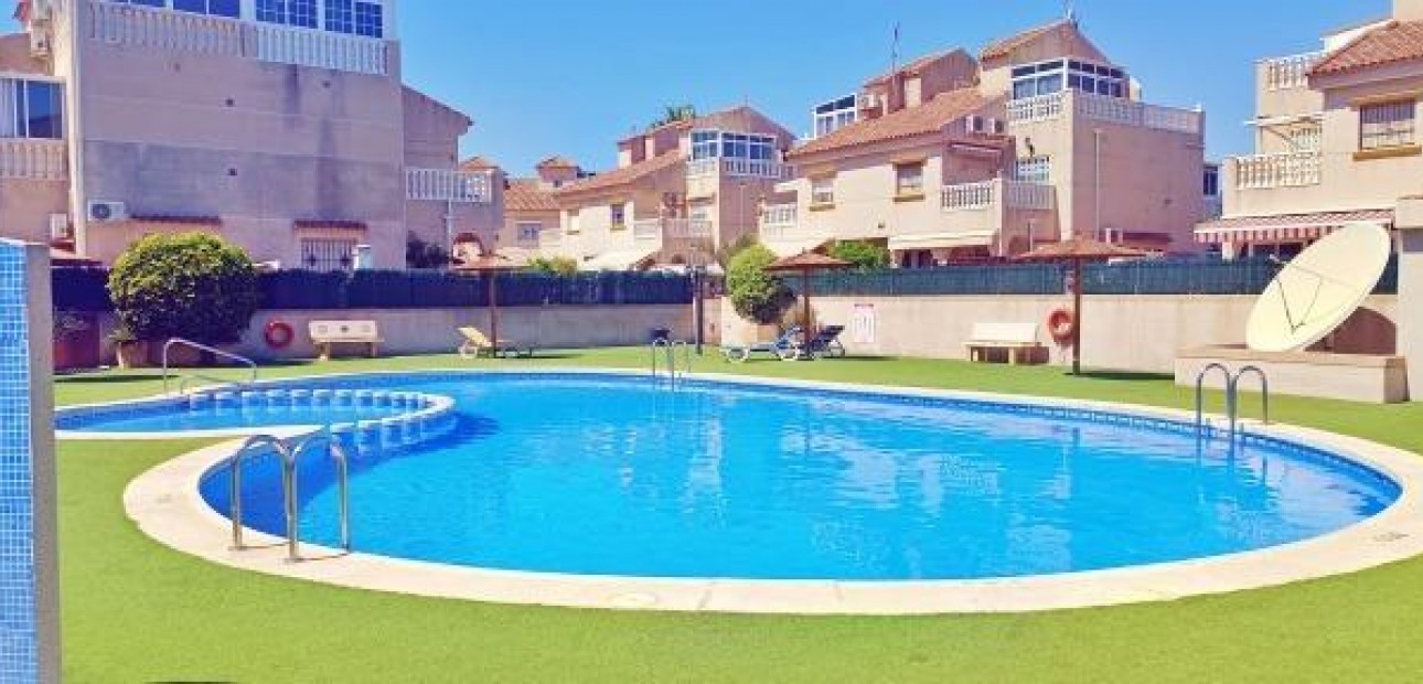 Herverkoop - duplex -
Torrevieja - El limonar